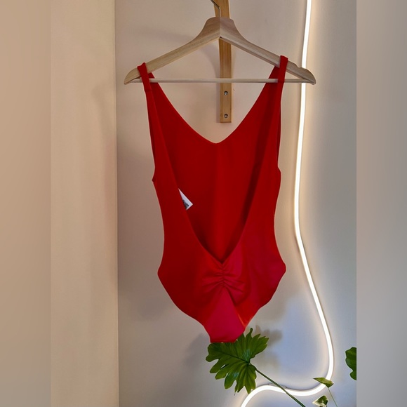 Londre Minimalist Suit Small, Tall - Picture 4 of 7